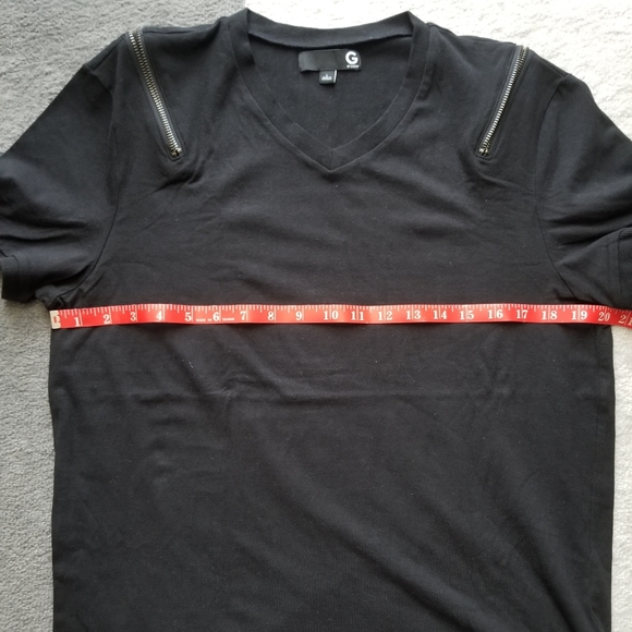 Guess black zip t-shirt - Picture 1 of 7